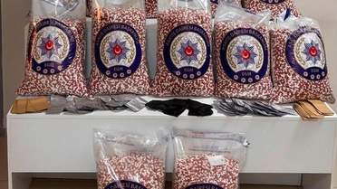 İzmir'de Uyuşturucu Operasyonu: 280 Bin Hap Ele Geçirildi