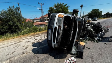 Alaçam'da Kamyonet Devrildi: 1 Yaralı