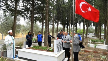 Vali Ustaoğlu'ndan 15 Temmuz şehitlerine ziyaret