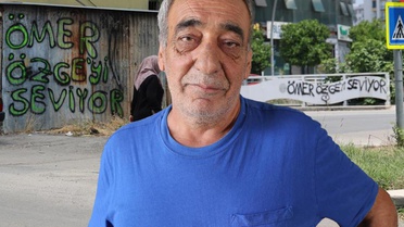 Adana'da gizemli aşk mesajı! Bu kez şehrin dört bir yanına yazdılar