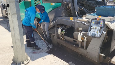 Adıyaman'da Kavurucu Sıcaklıkta Asfalt Çalışmaları