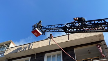 Nazilli'de Yangın: 2 Kişi Dumandan Etkilendi