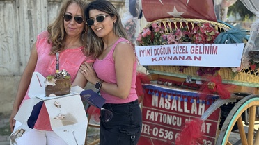 Kaynana ve Gelin Faytonla Şehir Turu Attı