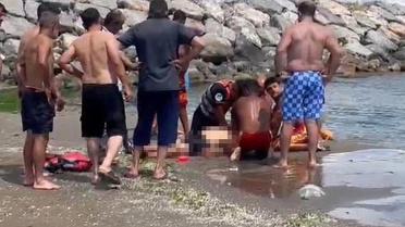 Karasu'da denizde fenalaşan vatandaş kurtarıldı