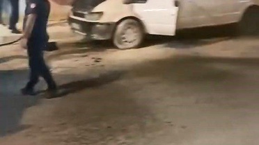 Elazığ'da Seyir Halinde Minibüs Yandı