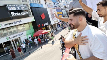 Kırkpınar başpehlivanı Erkan Taş'a Antalya'da coşkulu karşılama