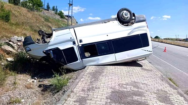Bingöl'de Takla Atan Minibüs: Sürücü Yaralandı