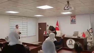 Müstehcen görüntülerinin ortaya çıkmasının ardından DEM Parti’den istifa eden Kızıltepe Belediye Başkanı İpek'e yumurtalı protesto