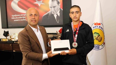 Olurlu genç pehlivana Başkan Ergün'den tam destek