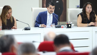 Tarihi zirve sırasında tatile giden belediye başkanı sessizliğini bozdu