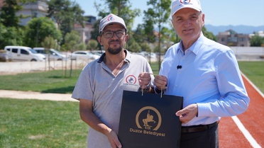 Dürüst Temizlik İşçisine Ödül