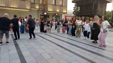 Yunan Turistler Rize'de Horon Oynadı