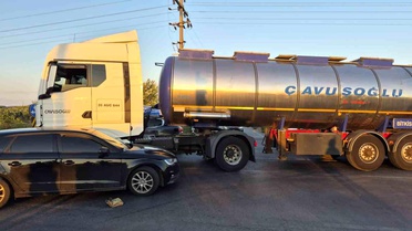 Ayvalık'ta TIR ile otomobil çarpıştı: 6 yaralı
