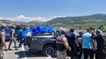 Kamyonet Devrildi: 1 Ölü, 3 Yaralı