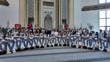 Esenler'de 114 hafıza icazet ve umre müjdesi