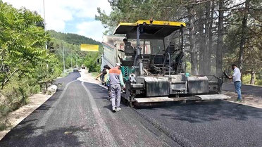 Gölcük Tabiat Parkı ile Dere Mahallesi arasındaki yol asfaltlanıyor