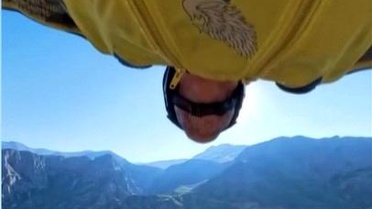 Kemaliye'de Wingsuit Atlayışı Heyecan Yarattı