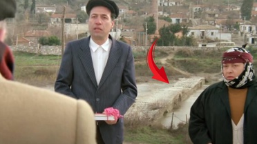 Kemal Sunal'ın 'İnatçı' filmine ev sahipliği yapan tarihi taş köprüyü yaktılar