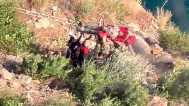 Gazipaşa'da uçurumdan denize düşen sürücü hayatını kaybetti