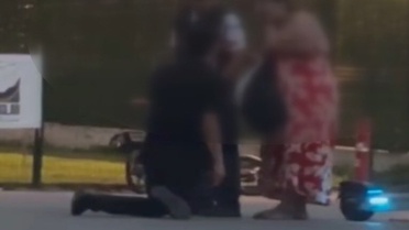 Fatih'te 3 kişi kadına taciz ve gasp girişimi