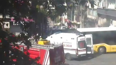 Fatih'te otobüs ile ambulans çarpıştı: 5 yaralı