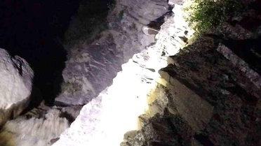 Kayalıklarda mahsur kalan bir kişi başarılı operasyonla kurtarıldı