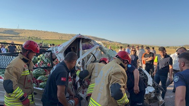 Kula'da Kamyonet TIR'a Çarptı: 2 Yaralı