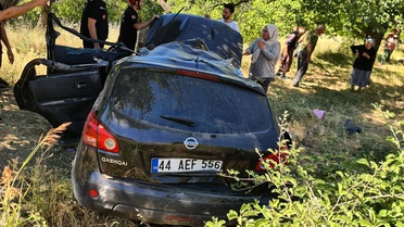 Malatya'da otomobil şarampole devrildi: Sürücü yaralı