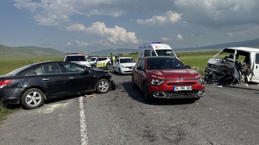 Ardahan'da Trafik Kazası: 7 Yaralı