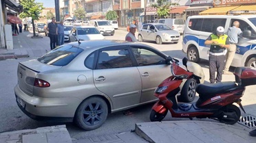 Alaca'da Motosiklet ile Otomobil Çarpıştı