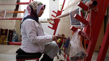 Asırlık yünlerle sessiz hikayeler dokunuyor