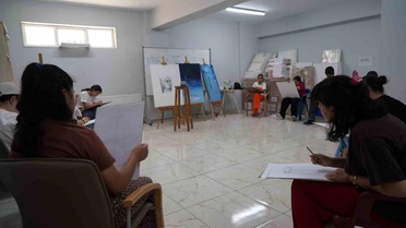 AKEM'de veliler ve çocuklar aynı atölyede resim eğitimi alıyor