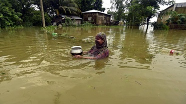 Bangladeş'te Sel Krizine Acil Sağlık Önlemleri