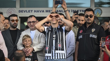 Trossard İstanbul'da Coşkuyla Karşılandı