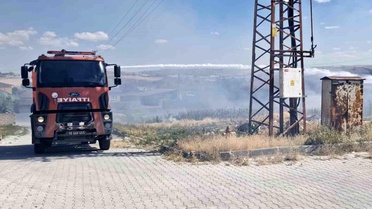 Çorum'da örtü yangınını itfaiye söndürdü