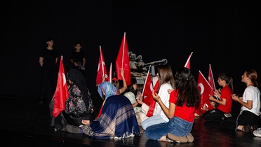 Erzurum'da koruma altındaki 30 çocuktan 15 Temmuz tiyatrosu