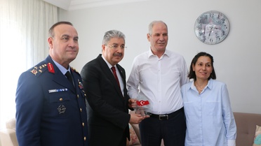 Vali Yılmaz, 15 Temmuz gazilerini evlerinde ziyaret etti