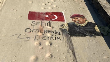 Gazze'de Filistinli sanatçılardan Ömer Halisdemir duvar resmi