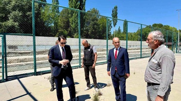 Hisarcık'ta spor alanları bakım ve onarım çalışmaları sürüyor