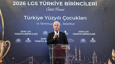 İstanbul'da LGS birincilerine ödül töreni
