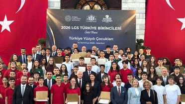 İstanbul'da 500 Puan Alan Öğrencilere Burs Desteği