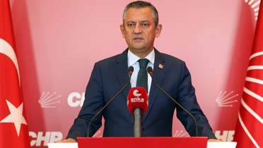 Özgür Özel'in ekibi olağanüstü kurultay için çağrı heyeti talebiyle mahkemeye başvurdu