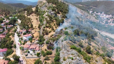 Boyabat Kalesi Eteklerinde Yangın Söndürüldü