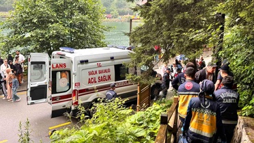 Uzungöl'de Otomobil Yamaçtan Uçtu