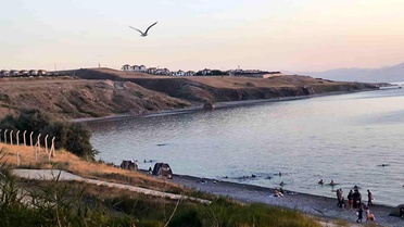 Van'da mavi bayraklı sahilde 'siyah' alarm