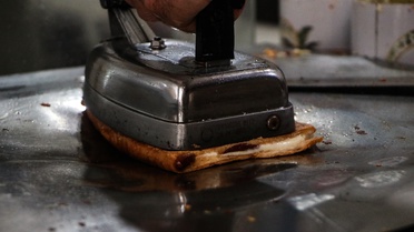 50 Yıldır Aynı Ütüyle Tost Yapıyor