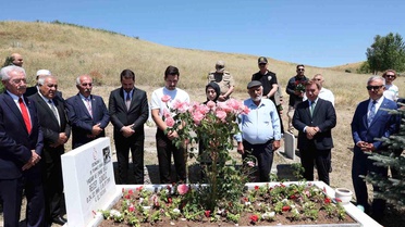 Erzincan Valisi 15 Temmuz şehidini kabrinde andı