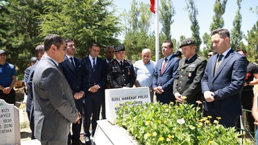 FETÖ darbe girişimi şehidi Halil Hamuryen mezarı başında anıldı