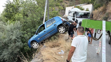 Alanya'da Şarampole Düşen Araçta Sürücü Hafif Yaralandı