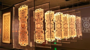 Qianlong Bahçesi Sergisi Açıldı